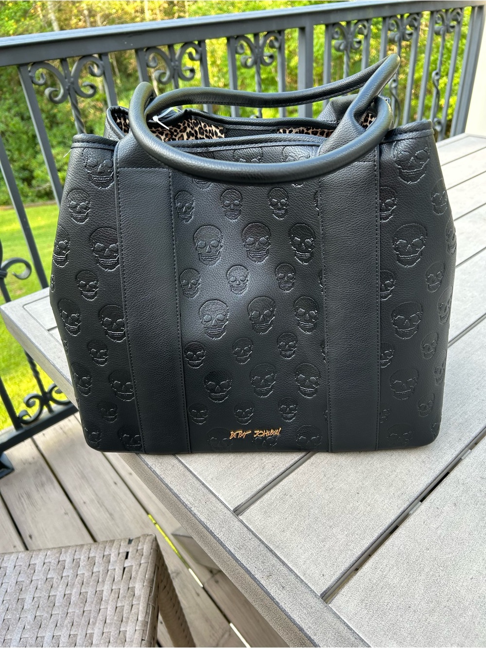 Betsey Johnson XOSTUDDY Large Black Tote Handbag with Skull Embossing BNWT - Picture 6 of 15